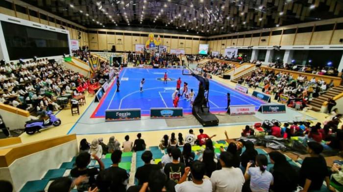 Antusiasme penonton mendukung tim kesayangannya pada gelaran acara Fazzio Youth Festival 2025 di GOR Segiri Samarinda