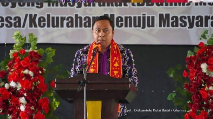 20251031_Bupati Kutai Barat, Frederick Edwin ajak warga perkuat semangat BBGRM