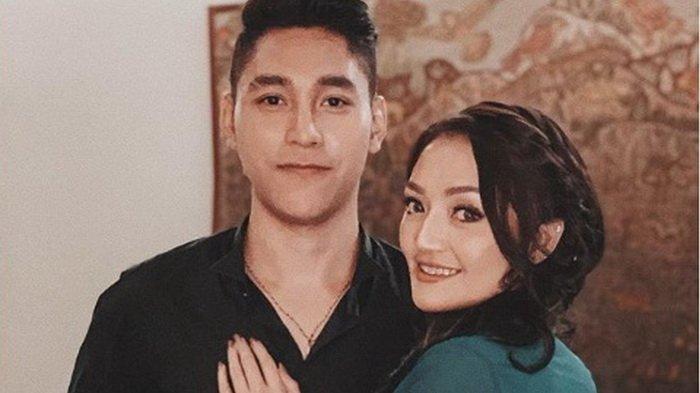 HP Siti Badriah Hampir Dibanting Krisjiana Ketika Bertengkar Hebat, Feni Rose Dibuat Tertawa Dengar Alasannya