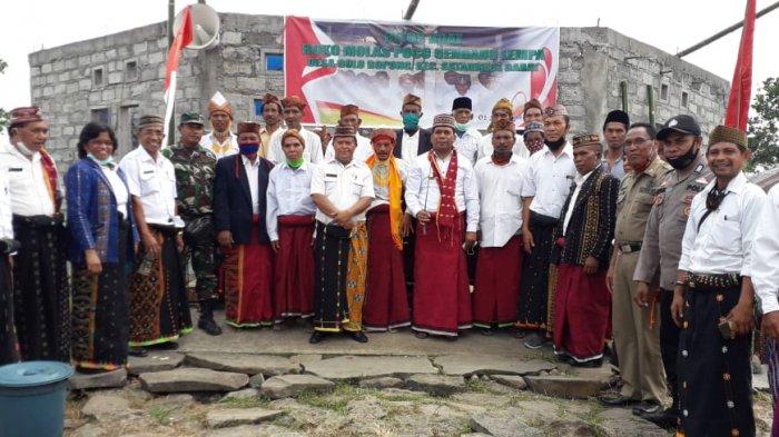 Pjs Bupati Manggarai, Dr. Drs. Zeth Libing, M.Si saat menghadiri acara Ritus Adat Roko Molas Poco Gendang Lempa di Desa Golo Ropong.