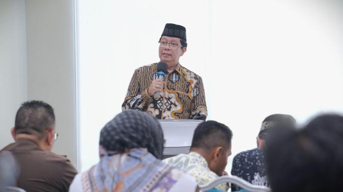 Prof. H. Wan Jamaluddin Z., M.Ag., Ph.D dalam pelaksanaan FGD.1