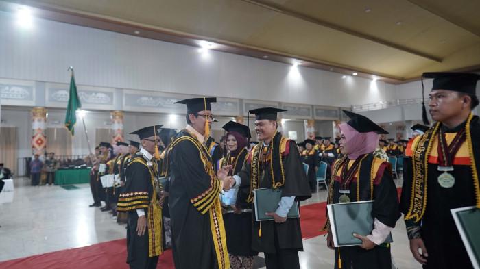 Rektor UIN RIL dorong lulusan123