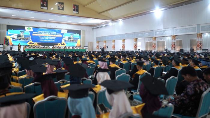 WISUDAWAN UIN RIL - Memiliki keterbatasan1