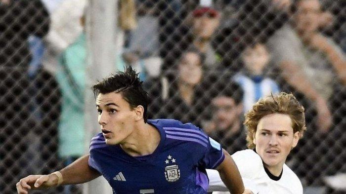 Federico Redondo beraksi dalam laga Grup A Piala Dunia U20 2023 antara Selandia Baru vs Argentina di Stadion San Juan del Bicentenario, 26 Mei 2023.