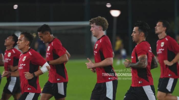 DAFTAR SKUAD - Timnas Indonesia menggelar latihan pertama di lapangan latihan King Abdullah Sports City, Jeddah, pada Jumat (4/10/2025) waktu setempat.