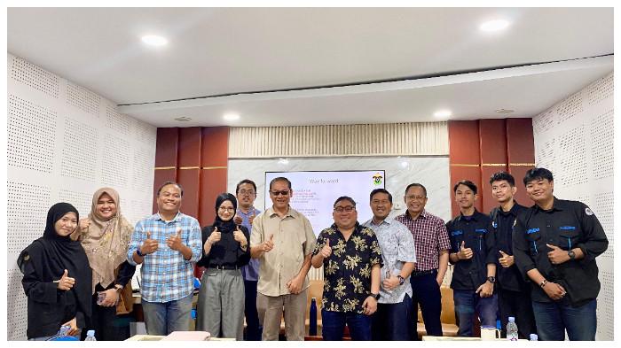 GOVERNANCE SERIES - Dosen Fakultas Kesehatan Masyarakat Unhas dan Chair Unhas Climate Crisis and Health Research Group, Sudirman Nasir PhD, bersama peneliti dan dosen Administrasi Publik FISIP Unhas usai menjadi narasumber utama dalam Governance Series bertajuk “Governance Challenges in Addressing Climate-Induced Health and Social Vulnerabilities in Wallacea Region”di Kampus Unhas Tamalanrea, Makassar, Kamis, 9 Oktober 2025. Governance Series kegiatan rutin Departemen Ilmu Administrasi, Fakultas Ilmu Sosial dan Ilmu Politik (FISIP) Universitas Hasanuddin, melalui Policy and Governance Laboratory (POLiGOV Lab).
