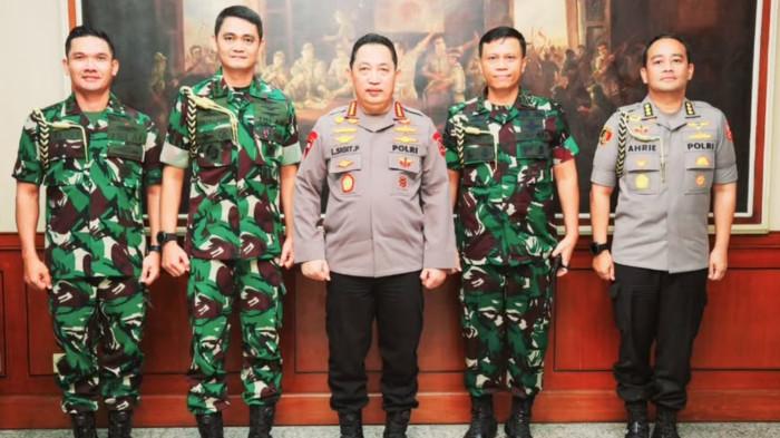 AJUDAN PRESIDEN - 4 ajudan Presiden Prabowo Subianto dari 4 matra menghadap ke Kapolri Jenderal Jenderal Listyo Sigit Prabowo. Keempatnya yakni Kolonel Wahyo Yuniartoto, Kolonel Romi Habe Putra, Kolonel Anton Palaguna, Kombes Ahrie Sonta.