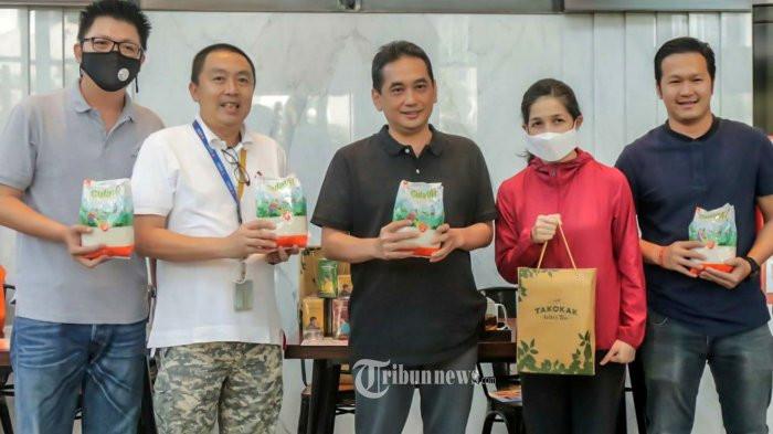 EKS MENDAG - Agus Suparmanto (tengah) saat menjadi Menteri perdagangan