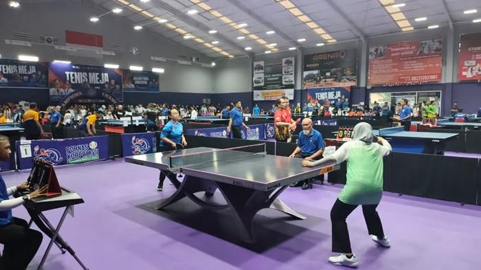 MENANG: Cabang olahraga Tenis Meja resmi berlaga di Pekan Olahraga Nasional (Pornas) Korpri XVII yang digelar di Palembang, Sumatera Selatan (Sumsel). Hingga saat ini, Sulut telah mencatatkan dua kemenangan awal, yakni di nomor perseorangan putri dan ganda putri, keduanya atas lawan dari Badan Pemeriksa Keuangan (BPK).
