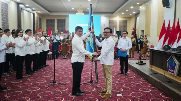 DEKOPINWIL SULUT - Gubernur Sulawesi Utara Yulius Selvanus Komaling (YSK) harap Dekopinwil Sulut mampu memberi kontribusi nyata bagi kemajuan koperasi di daerah. Pengurus Dekopinwil Sulut periode 2025–2030 telah dilantik,