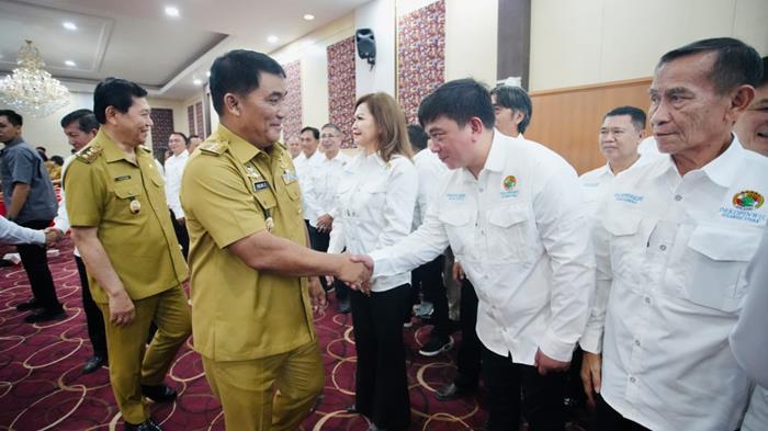 DEKOPINWIL SULUT - Gubernur Sulawesi Utara Yulius Selvanus Komaling (YSK) harap Dekopinwil Sulut mampu memberi kontribusi nyata bagi kemajuan koperasi di daerah. Pengurus Dekopinwil Sulut periode 2025–2030 telah dilantik,