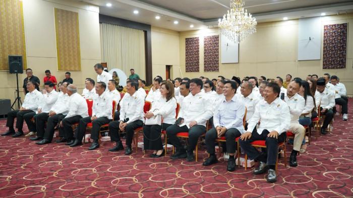 DEKOPIN - Dony Lumenta didaulat sebagai wakil ketua Dewan Koperasi Indonesia (Dekopin) wilayah Sulawesi Utara.