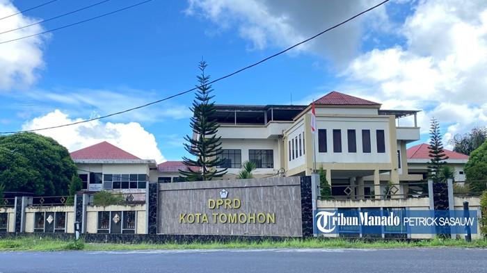 DPRD TOMOHON - Potret Kantor DPRD Kota Tomohon, Sulawesi Utara yang diambil pada Senin (15/9/2025). Rincian uang tunjangan rumah DPRD di Kota Tomohon, Sulawesi Utara yang dibayarkan setiap bulan, kategori Ketua, Wakil Ketua dan anggota.