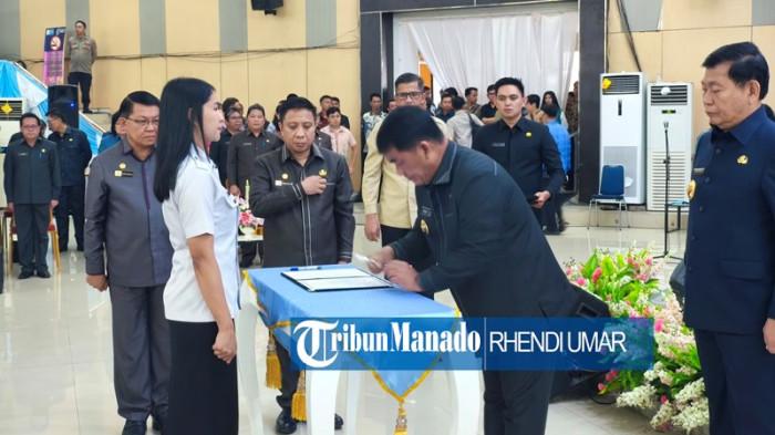 LANTIK: Gubernur Sulut YSK saat menghadiri pelantikan dan pengambilan sumpah/janji jabatan fungsional di lingkungan Pemerintah Provinsi Sulawesi Utara, yang digelar di Ruang Mapalus, Kantor Gubernur Sulut, Kamis (30/10/2025).