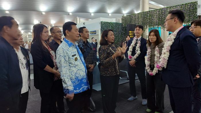 PENERBANGAN PERDANA - Senin (27/10/2025), maskapai asal Korea Selatan Eastar Jet. 94
