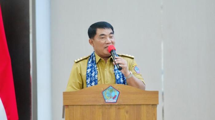 RESMI - Gubernur YSK saat menutup kegiatan Pelatihan Kepemimpinan Nasional (PKN) Tingkat II Angkatan VIII Tahun 2025 yang digelar di Ruang Mapalus, Kantor Gubernur Sulut, Selasa (14/10/2025).