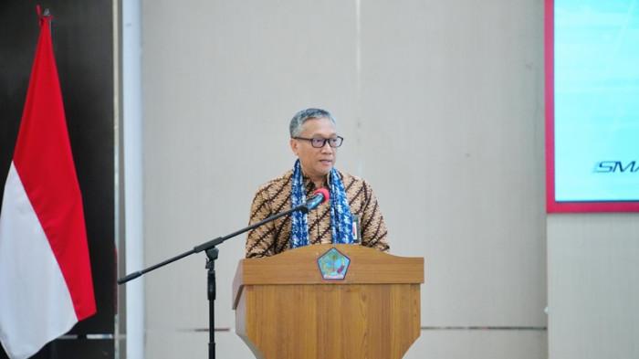 PELATIHAN - Gubernur YSK saat menutup kegiatan Pelatihan Kepemimpinan Nasional (PKN) Tingkat II Angkatan VIII Tahun 2025 yang digelar di Ruang Mapalus, Kantor Gubernur Sulut, Selasa (14/10/2025).