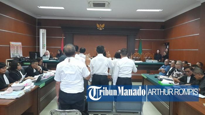 PENDETA - Para saksi dari pihak JPU dihadrikan dalam sidang kasus korupsi dana hibah GMIM di Pengadilan Negeri Manado, Kelurahan Kima Atas, Kecamatan Mapanget, Kota Manado, Provinsi Sulawesi Utara (Sulut), Rabu (15/10/2025). Tiga di antaranya adalah pendeta, yakni Jeffry Saisab, Antonius Sompe serta Christian Luwuk.