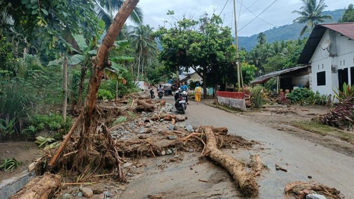 BANJIR: Sebanyak 5 desa di dua Kecamatan yang ada di Kabupaten Bolaang Mongondow (Bolmong), Sulawesi Utara (Sulut), terdampak banjir. Yakni Desa Wineru, Nonapan, Gogaluman, Lobong dan Muntoi Timur.