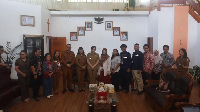 TOMOHON - Wakil Wali Kota Tomohon, Sendy G.A. Rumajar, menghadiri kegiatan koordinasi dan dukungan advance survey dalam rangka persiapan program tersebut yang berlangsung di ruang rapat wakil wali kota, Selasa (14/10/2025). Kota Tomohon menjadi salah satu lokasi pelaksanaan kerja sama internasional South–South and Triangular Cooperation (SSTC) antara Indonesia, Kenya, dan Jerman di bidang pengembangan energi panas bumi.