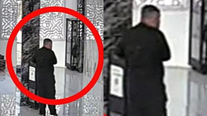 PENCURI: Tangkapan layar video CCTV yang merekam aksi seorang pria membobol dan menguras uang dari kotak amal masjid dalam perumahan di Kelurahan Sememi, Kecamatan Benowo, Kota Surabaya, Jawa Timur pada Minggu (27/7/2025) pagi. Berdasarkan video CCTV, pelaku beraksi seorang diri, sekitar pukul 08.03 WIB.