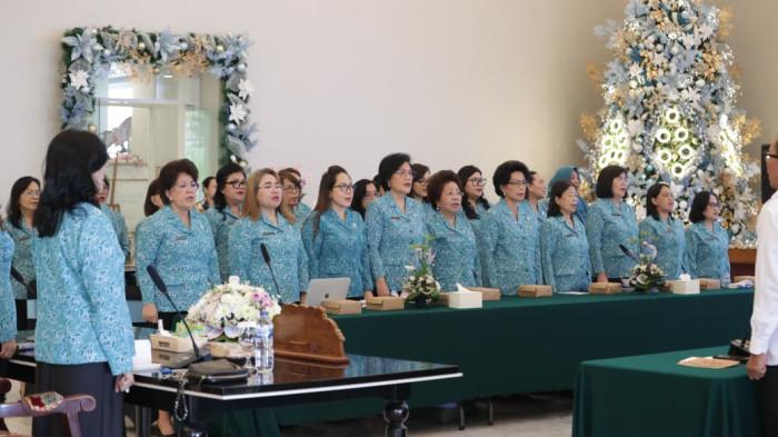 RAPAT KOORDINASI - Tim Penggerak Pemberdayaan dan Kesejahteraan Keluarga (TP-PKK) Provinsi Sulawesi Utara menggelar Rapat Koordinasi dan Konsultasi Pembina TP-PKK Tahun 2025, bertempat di Wisma Negara Bumi Beringin, Manado, Rabu (29/10/2025).