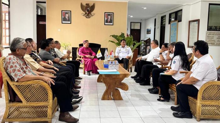 YSK bertemu Uskup Manado 2