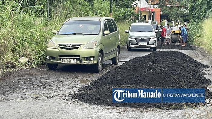 JALAN RUSAK - Titik jalan rusak yang berada di wilayah Desa Matungkas, Kecamatan Dimembe, Minut, Sulut yang tengah diperbaiki pada Oktober 2025. Foto diambil pada Kamis (30/10/2025).