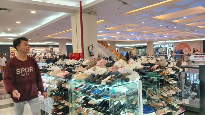 sepatu kw mega mall
