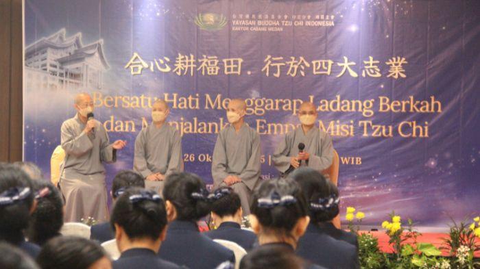shifu memberikan arahan dan semangat kepada relawan Tzu Chi Sumatera Utara