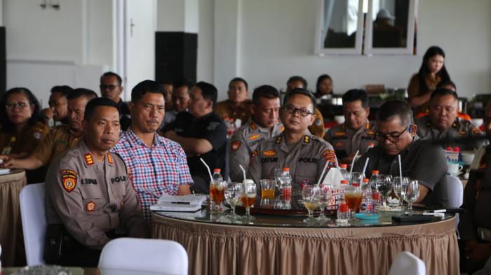 Bupati dan Wakil Bupati Toba Hadiri Rapat
