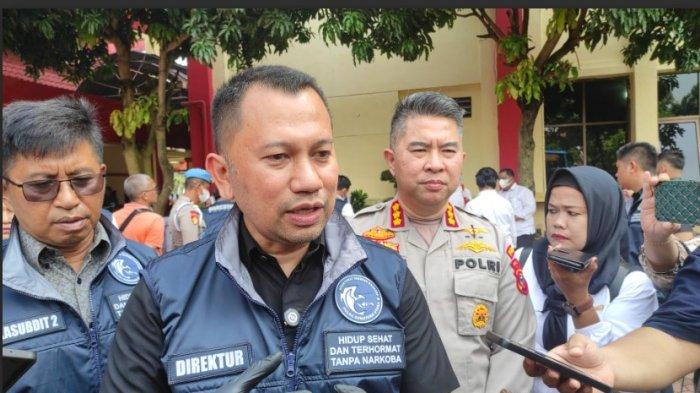 PENGIRIMAN SABUSABU: Direktur Reserse Narkoba Polda Sumut Kombes Jean Calvijn Simanjuntak saat diwawancarai soal pengungkapan sabu 290 Kilogram di Tanjung Balai dan Kabupaten Langkat pada 30 Juni lalu, Kamis (3/6/2025). Selain narkoba, 1 pengendali sabu inisial X berhasil ditangkap.