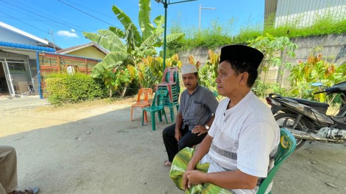 Habibullah Lubis saat ditemui di klinik istrinya