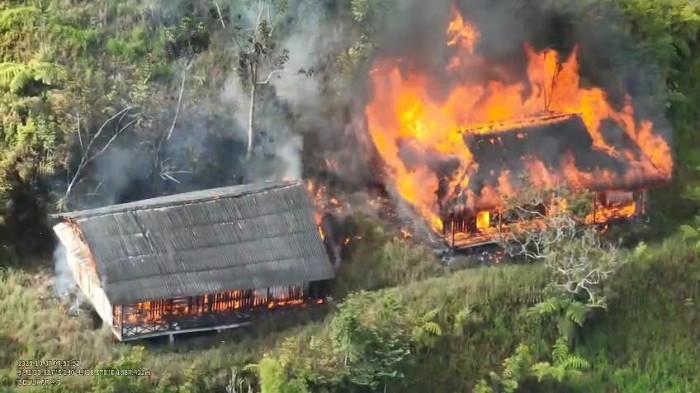 KKB bakar sekolah SMP Negeri Kiworok