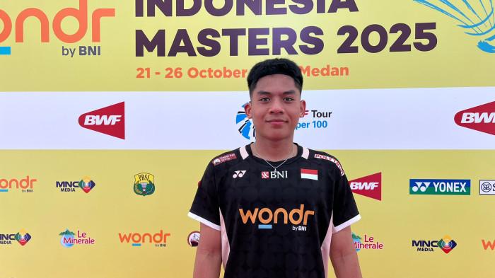 Pebulutangkis tunggal putra Indonesia, Moh. Zaki Ubaidillah ketika diwawancarai awak media di di GOR PBSI Sumut, Medan, Kamis (23/10/2025). Ubaid melaju ke perempatfinal dan akan bertemu dengan Christian Adinata.