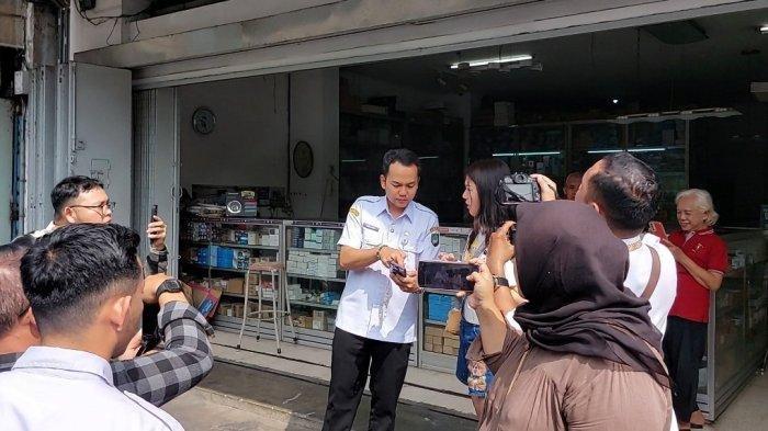 ADUAN WARGA. Wali Kota Solo, Respati Ardi menerima aduan dari warga saat sidak di wilayah Kecamatan Serengan Kota Solo pada Rabu (14/5/2025) siang