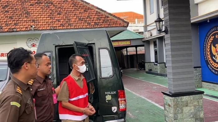 Kejaksaan Negeri Ponorogo, Jawa Timur, menetapkan SA, Kepala SMK 2 PGRI Ponorogo, sebagai tersangka dalam kasus dugaan penyimpangan dana Bantuan Operasional Sekolah (BOS) periode 2019-2024.