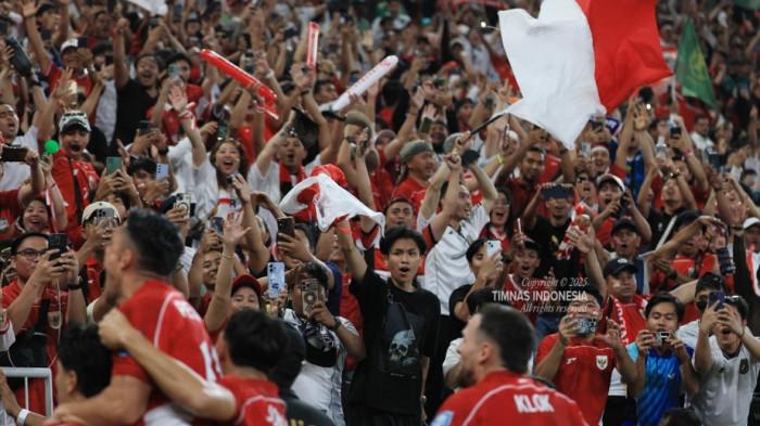 KALAH - Selebrasi pesepak bola Timas Indonesia saat melawan Arab Saudi pada laga pertama Grup B babak 4 Kualifikasi Piala Dunia 2026 di Stadion King Abdullah, Jeddah, Kamis (9/10/2025) dini hari WIB. Timnas Indonesia takluk dari Arab Saudi dengan skor akhir 3-2.