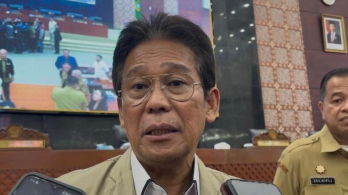 JOHANIS TANAK: Wakil Ketua Komisi Pemberantasan Korupsi Johanis Tanak saat diwawancarai di DPRD Sumut, Selasa (30/9/2025). Johanis merespon soal belum dilakukannya pelimpahan berkas Topan Obaja Ginting ke Pengadilan Negeri Medan. (TRIBUN MEDAN/ANISA RAHMADANI)