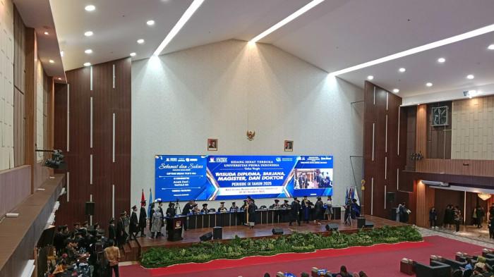 UNPRI menggelar wisuda periode IX tahun 2025 di Aula Utama kampus UNPRI lantai 10, Jalan Sampul No 3 Medan Petisah selama dua hari, dimulai pada Senin – Selasa (1-2/10/2025), dihadiri Wakil Gubernur Sumatera Utara dan Tokoh Kesehatan Nasional, Penasehat Kepresidenan Republik Indonesia, Prof Dr dr Terawan Agus Putranto, Sp Rad (K) RI.