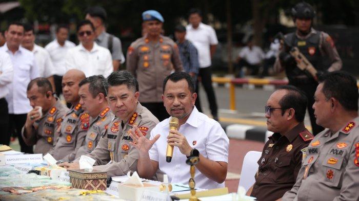 Baru dua pekan menjabat, Kombes Pol Jean Calvijn Simanjuntak berhasil memimpin pengungkapan 191 kg sabu sebagai bagian dari Operasi Ketupat 2025.
