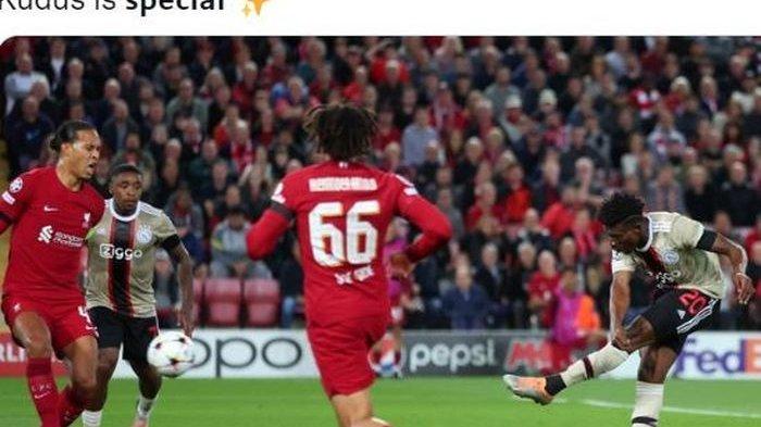Penyerang Ajax, Mohammed Kudus, mencetak gol ke gawang Liverpool dalam laga kedua Grup A Liga Champions di Stadion Anfield, Selasa (13/9/2022).