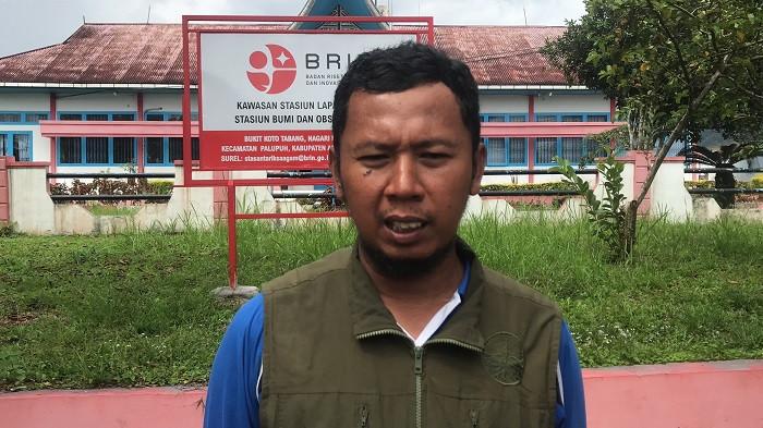 DIDUGA JEJAK HARIMAU: Kepala Resor Konservasi Wilayah II Maninjau BKSDA Sumbar, Ade Putra saat ditemui di Kantor BRIN Kabupaten Agam beberapa waktu lalu. Ade beberkan langkah mitigasi jika terjadi konflik antara manusia dan satwa liar.