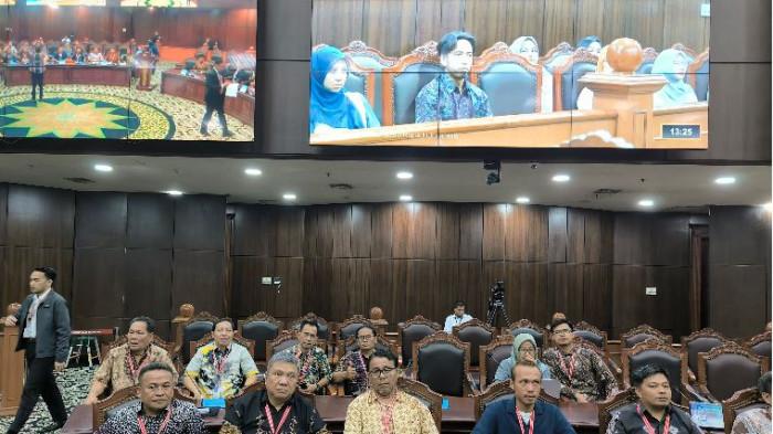 SIDANG UJI MATERIIL - Sidang lanjutan uji materiil Pasal 8 Undang-Undang Nomor 40 Tahun 1999 tentang Pers (UU Pers) di Mahkamah Konstitusi (MK) pada Selasa (29/10/2025) kemarin.  Pengurus PWI Pusat menegaskan kembali perlunya penguatan implementasi perlindungan wartawan di lapangan.