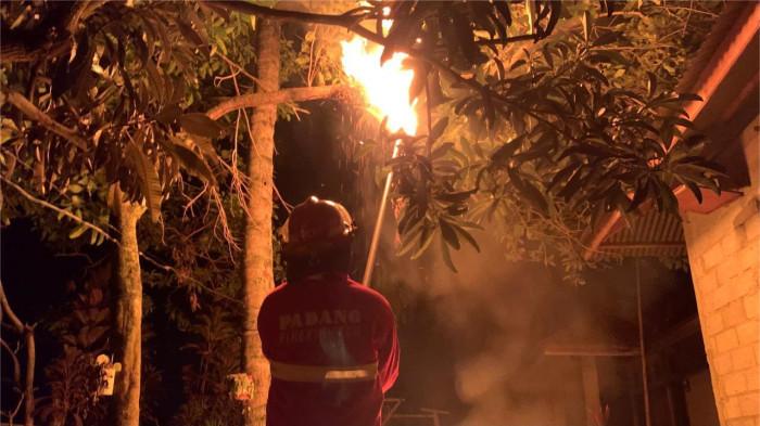 eksekusi sarang lebah di Pauh Padang 27/10/2025