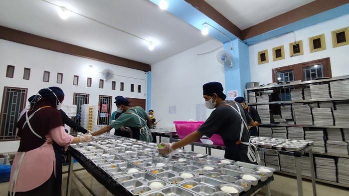 SPPG - Foto SPPG. Presiden Prabowo Subianto dengan tegas menginstruksikan penutupan sementara Satuan Pelayanan Pemenuhan Gizi (SPPG) yang dinilai bermasalah.