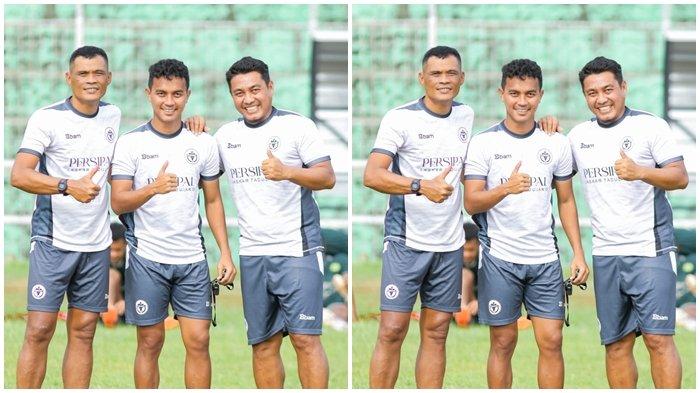 EKS PELATIH PERSIPAL - Head coach Sriwijaya FC Achmad Zulkifli (kanan) saat masih berseragam Persipal FC Palu di musim kompetisi Pegadaian Liga 2 2024/25 bersama pelatih kiper Budi Setiawan (kiri) dan pelatih fisik Sunadar Boro.