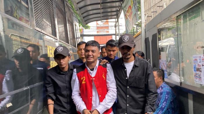 DIVONIS - Vadel Badjideh di PN Jakarta Selatan, Rabu (1/10/2025). Mantan kekasih putri Nikita Mirzani ini divonis hakim sembilan tahun penjara.