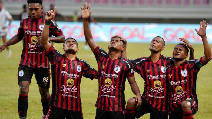 Ramai Rumakiek merayakan golnya. Sebanyak 5.917 pendukung jadi saksi kemenangan dramatis Persipura atas tim tamu Persiba Balikpapan di Stadion Lukas Enembe, Papua, Minggu (19/10/2025) sore. (Dok. MO Persipura)