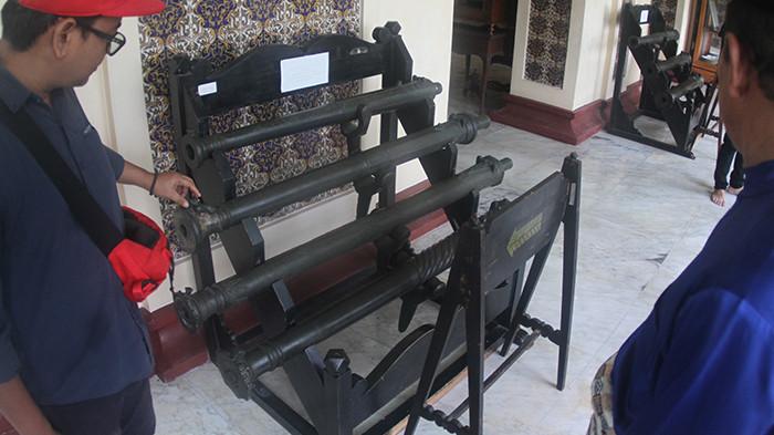 ejumlah meriam yang menjadi koleksi di Istana Siak, Kabupaten Siak,